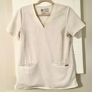FIGS XS Technical Collection Three Pocket Scrub Top Short Sleeve Cream